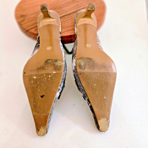 J & Elisabeth for Analpa mules feature a unique patterned fabric texture 38 - Picture 9 of 10